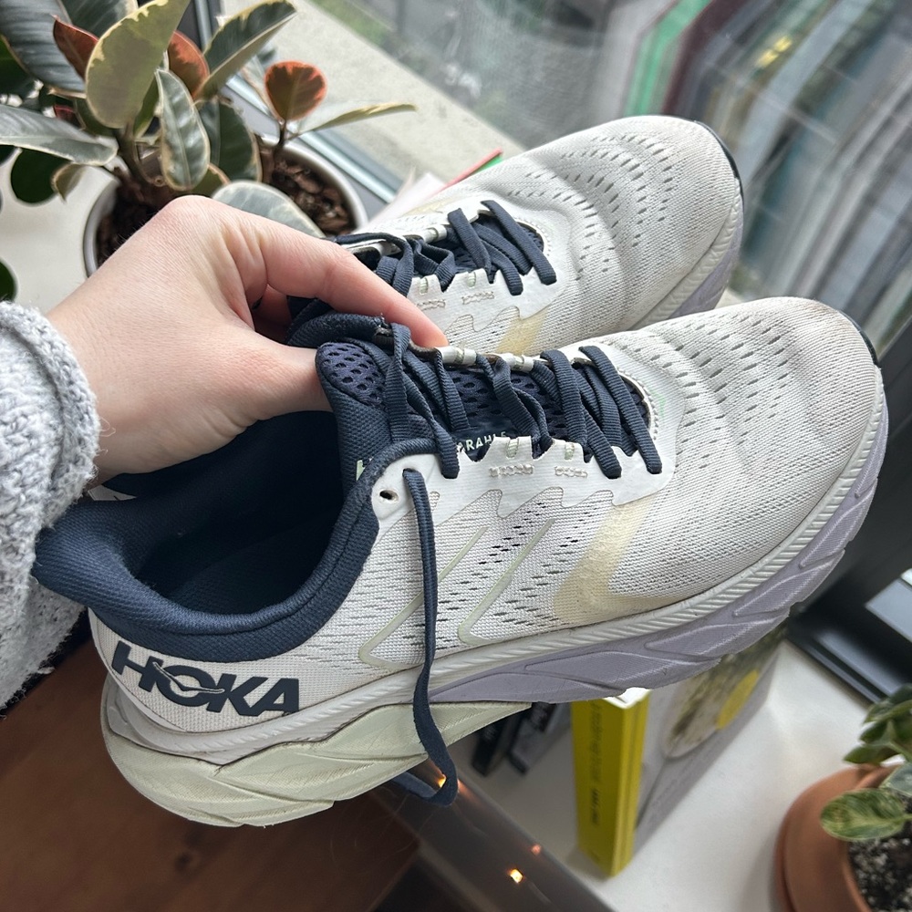 Hoka Arahi 5 Road-Running Shoes